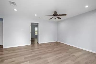 8595 Parkway Drive #B, Houston, TX 77088 - Photo 4