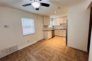 5538 Holly St, Houston, TX 77081 - Photo 8