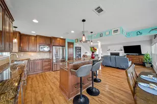 415 Narcissus Rd, Clear Lake Shores, TX 77565 - Photo 8