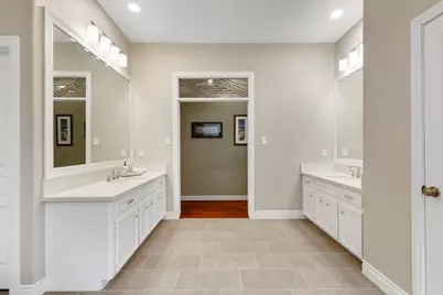 326 S Silvershire Circle, The Woodlands, TX 77381 - Photo 32