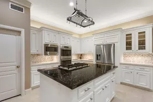 326 S Silvershire Cir, The Woodlands, TX 77381 - Photo 24