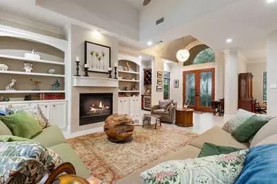 326 S Silvershire Circle, The Woodlands, TX 77381 - Photo 12