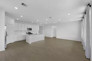 12 Robin Ct, Angleton, TX 77515 - Photo 4