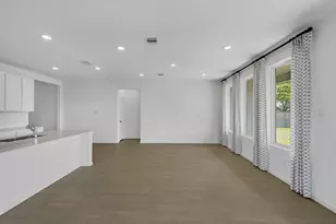 12 Robin Ct, Angleton, TX 77515 - Photo 6