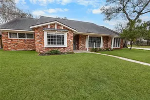 302 Shadow Creek Dr, El Lago, TX 77586 - Photo 6