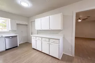 7706 Marinette Dr, Houston, TX 77074 - Photo 10