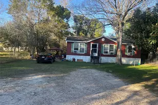 612 S 2nd St, Alvin, TX 77511 - Photo 2