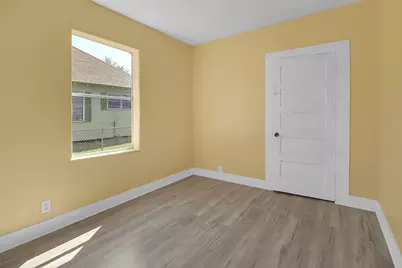 119 E Fayle Street, Baytown, TX 77520 - Photo 8