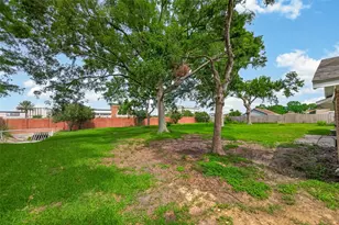 18219 Kings Lynn St, Webster, TX 77058 - Photo 32