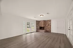 18219 Kings Lynn St, Webster, TX 77058 - Photo 8