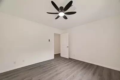 18219 Kings Lynn Street, Webster, TX 77058 - Photo 16