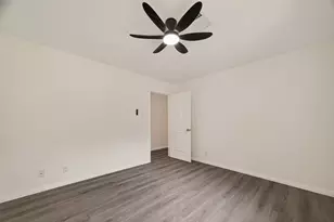 18219 Kings Lynn St, Webster, TX 77058 - Photo 16