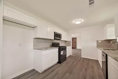 18219 Kings Lynn Street, Webster, TX 77058 - Photo 12