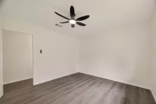18219 Kings Lynn St, Webster, TX 77058 - Photo 20