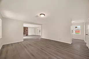 18219 Kings Lynn St, Webster, TX 77058 - Photo 4