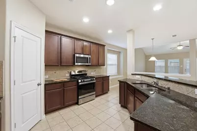 2704 Baywater Creek Lane, Pearland, TX 77089 - Photo 6