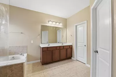 2704 Baywater Creek Lane, Pearland, TX 77089 - Photo 14