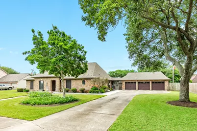 114 Strawberry Drive, Lake Jackson, TX 77566 - Photo 10