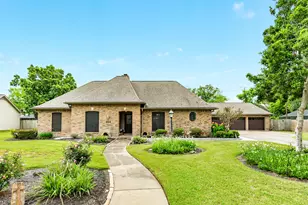 114 Strawberry Dr, Lake Jackson, TX 77566 - Photo 1