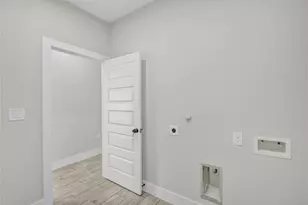 1409 N Ave S, Freeport, TX 77541 - Photo 22