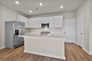 231 Magnolia Laurel Dr, Alvin, TX 77511 - Photo 4