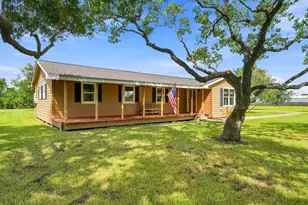 2300 Mary Ln, Dickinson, TX 77539 - Photo 2