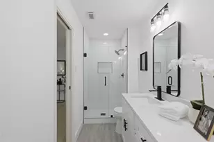 8806 Twisting Vine Ln, Houston, TX 77040 - Photo 14