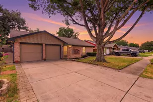 8806 Twisting Vine Ln, Houston, TX 77040 - Photo 26