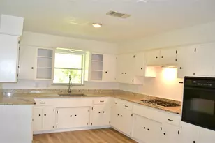 101 Summit Dr, Conroe, TX 77303 - Photo 6