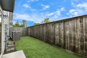 11012 Mikula Dr, Houston, TX 77043 - Photo 6