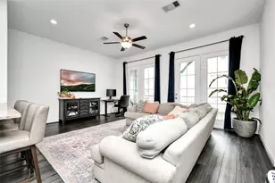 11012 Mikula Dr, Houston, TX 77043 - Photo 12