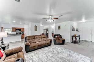 9850 Hunter Spgs Dr, Conroe, TX 77306 - Photo 10