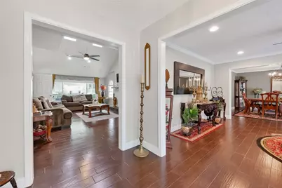 5743 Warm Springs Road, Houston, TX 77035 - Photo 4