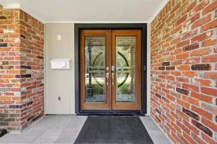 5743 Warm Springs Rd, Houston, TX 77035 - Photo 2