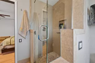 5743 Warm Springs Rd, Houston, TX 77035 - Photo 26