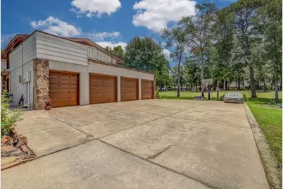 22 Winged Foot Drive, Conroe, TX 77304 - Photo 4