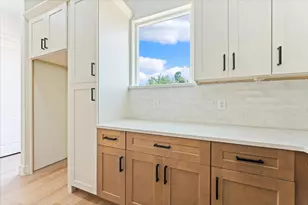 9119 Henrietta St, Houston, TX 77088 - Photo 8