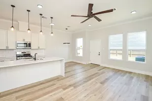 846 Lucky St, Houston, TX 77088 - Photo 12