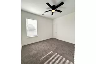 7710 Darnay Dr, Houston, TX 77033 - Photo 32