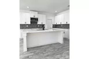 7710 Darnay Dr, Houston, TX 77033 - Photo 14