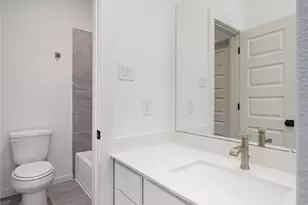 2035 Longmire Villas Ct, Conroe, TX 77304 - Photo 26