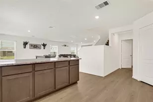 5510 Blackbird Ln, Hitchcock, TX 77563 - Photo 8