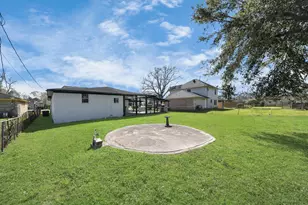 8105 Lanham Ln, Houston, TX 77075 - Photo 32