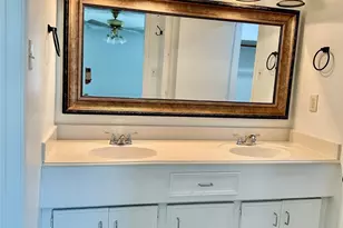 10902 Olympia Dr, Houston, TX 77042 - Photo 8