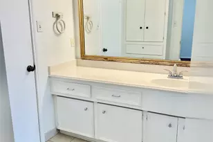 10902 Olympia Dr, Houston, TX 77042 - Photo 6