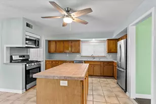 7215 Creek Crest Dr, Houston, TX 77095 - Photo 16