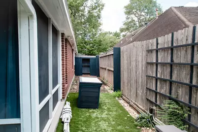 1722 Red Oak Terrace, Houston, TX 77339 - Photo 18