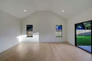 10155 Hanka Dr, Houston, TX 77043 - Photo 2