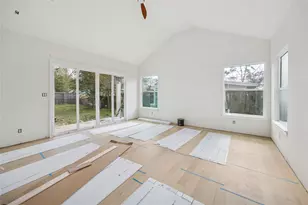 10155 Hanka Dr, Houston, TX 77043 - Photo 18