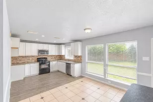 12027 Huntington Park Dr, Houston, TX 77099 - Photo 18